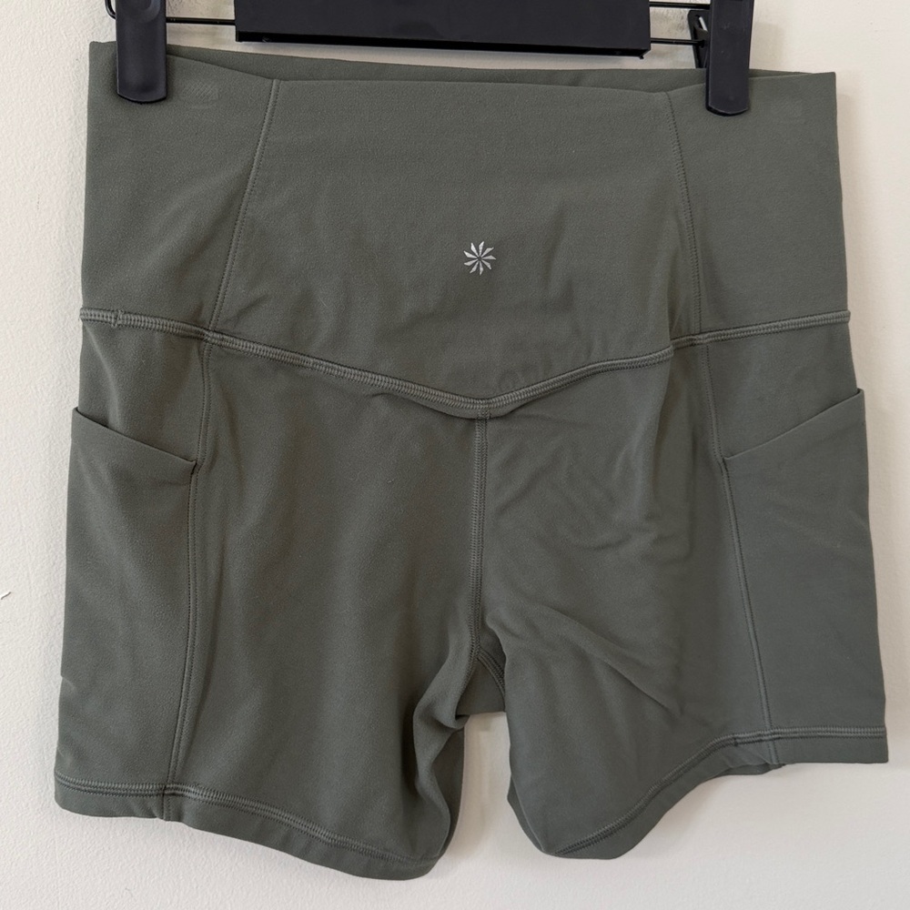 Athleta Salutation Stash High Rise 5" Short Moss Size Medium - Picture 7 of 8